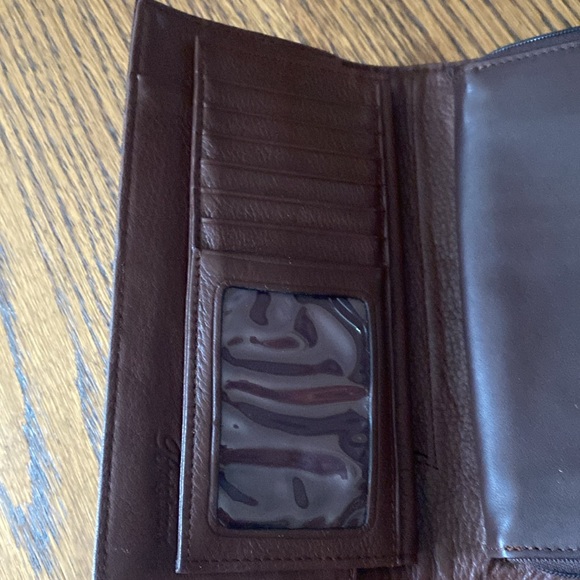 BRIGHTON LEATHER CROSSBODY CLUTCH . - Picture 15 of 16